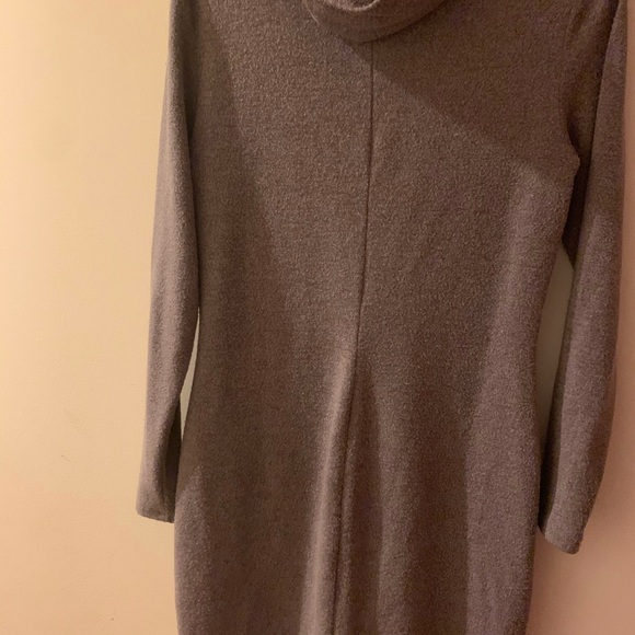 Turtle neck dress - Picture 2 of 3